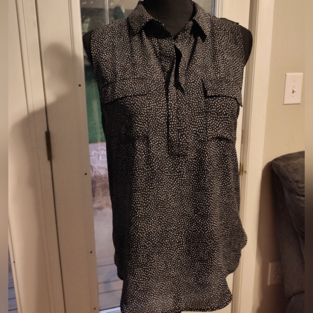 💜5/25.00💜Ann Taylor Loft Gray Sleeveless Polo Collar Blouse